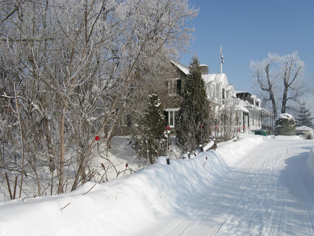 Auberge Du Manoir Dauth Sainte-Anne-de-la-Perade ภายนอก รูปภาพ