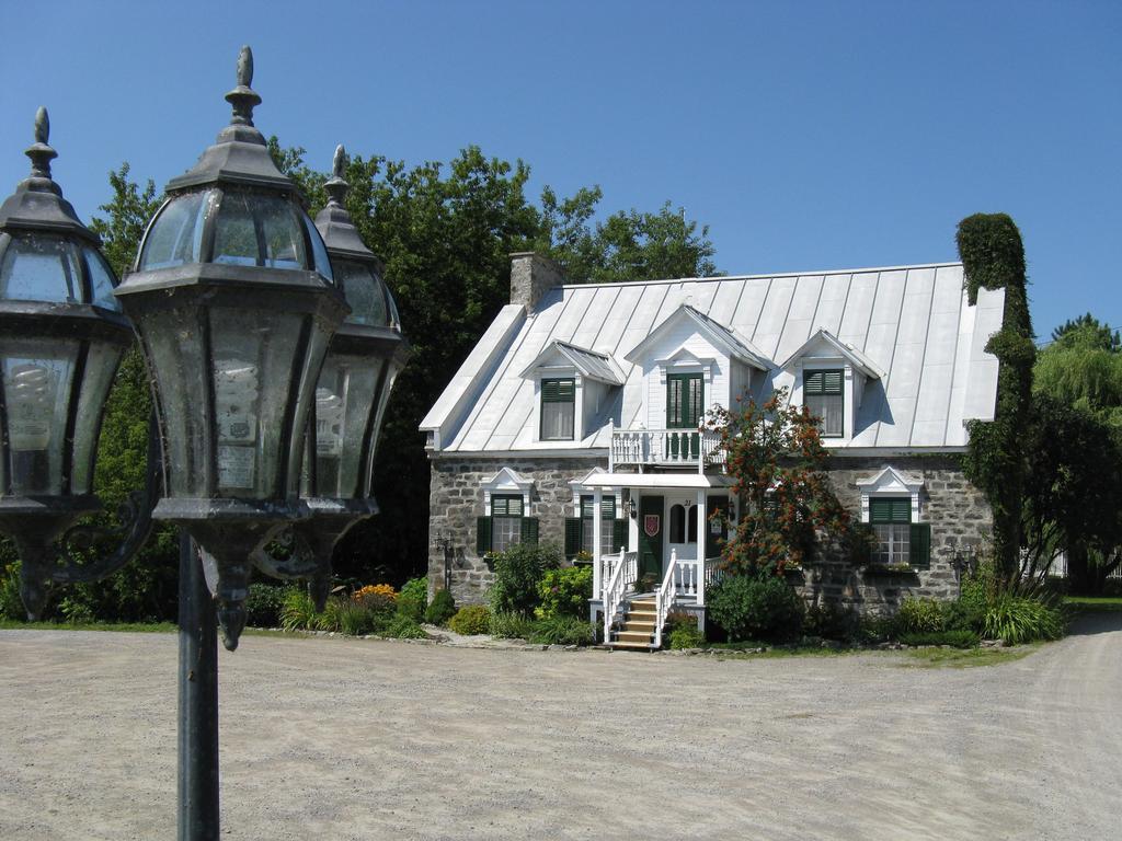 Auberge Du Manoir Dauth Sainte-Anne-de-la-Perade ภายนอก รูปภาพ
