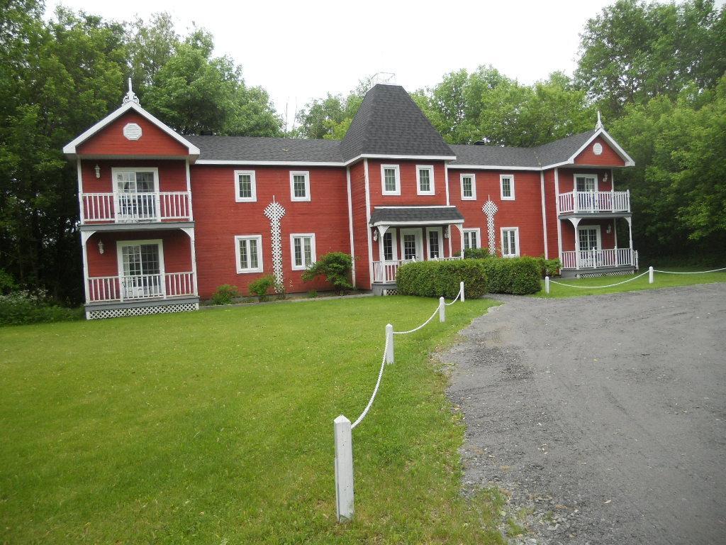 Auberge Du Manoir Dauth Sainte-Anne-de-la-Perade ภายนอก รูปภาพ