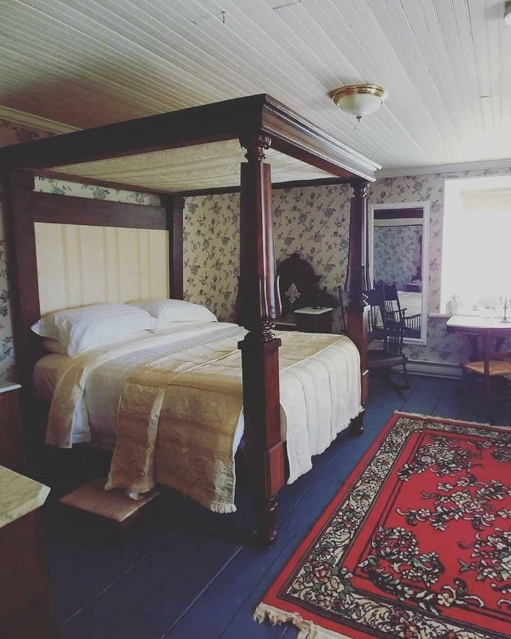 Auberge Du Manoir Dauth Sainte-Anne-de-la-Perade ภายนอก รูปภาพ